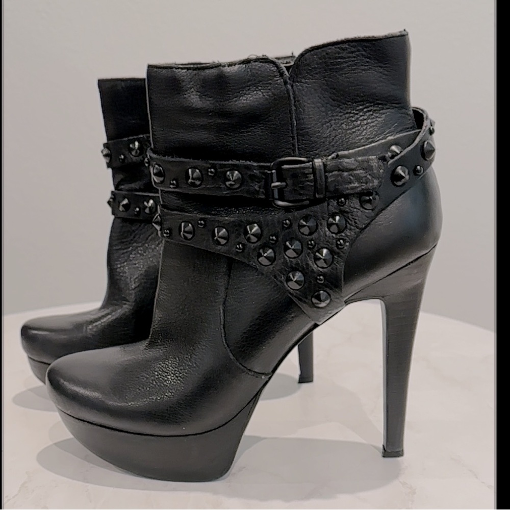 Fergie Latta Size 7.5
